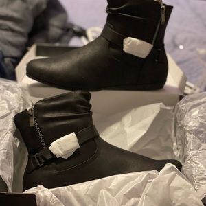 Black slouch boots